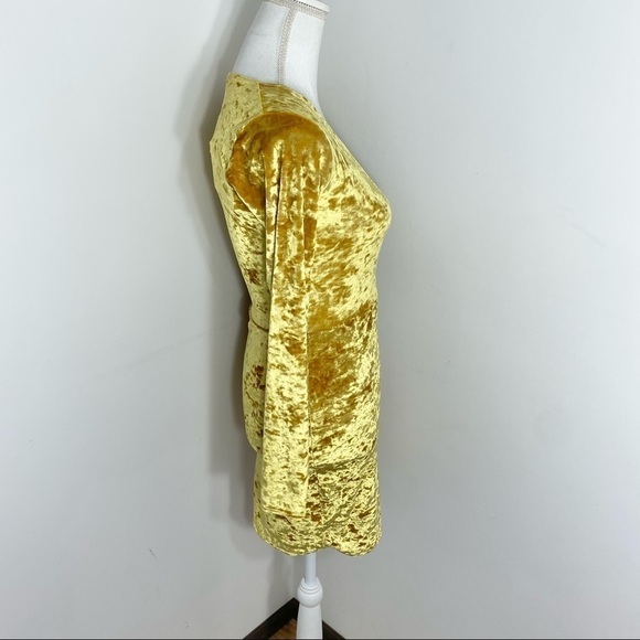Pretty Little Thing Plunge Neckline Dress NWT 10 Velvet Yellow Gold Long Sleeve - Picture 3 of 6